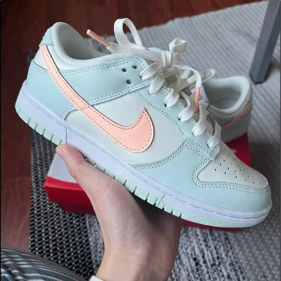 Brand New Nike Dunk Low with box
Never Worn
Size 36 EU/ 5.5 UK - Picture 1 of 6